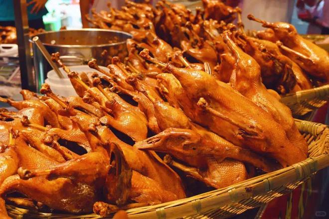 “反向过年”的年轻人，捧红小城餐饮(4)