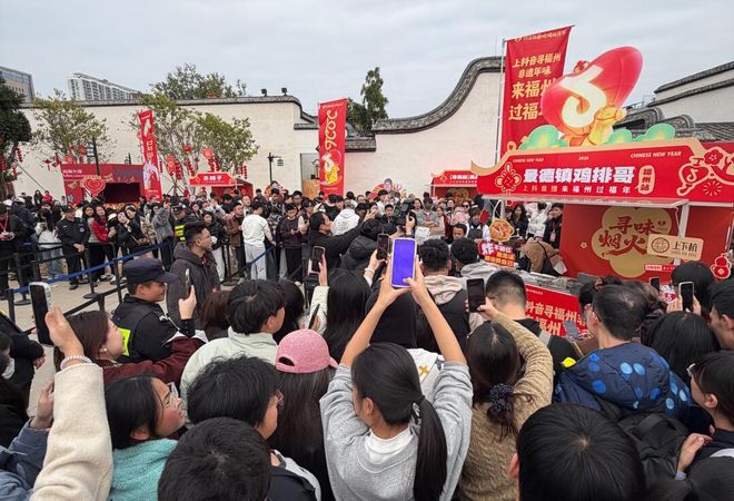 “反向过年”的年轻人，捧红小城餐饮(5)