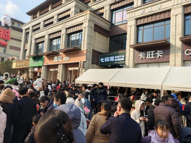“反向过年”的年轻人，捧红小城餐饮(6)