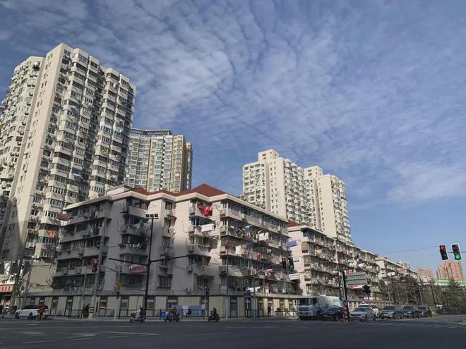 70㎡以下、400万元内老破小要被“扫货”?上海三区官方启动收购二手房用于保租房,有工作人员称“正在试点”,资金到位情况备受关注(1) 70㎡以下、400万元内老破小要被“扫货”?上海三区官方启动收购二手房用于保租房,有工作人员称“正在试点”,资金到位情况备受关注(1)