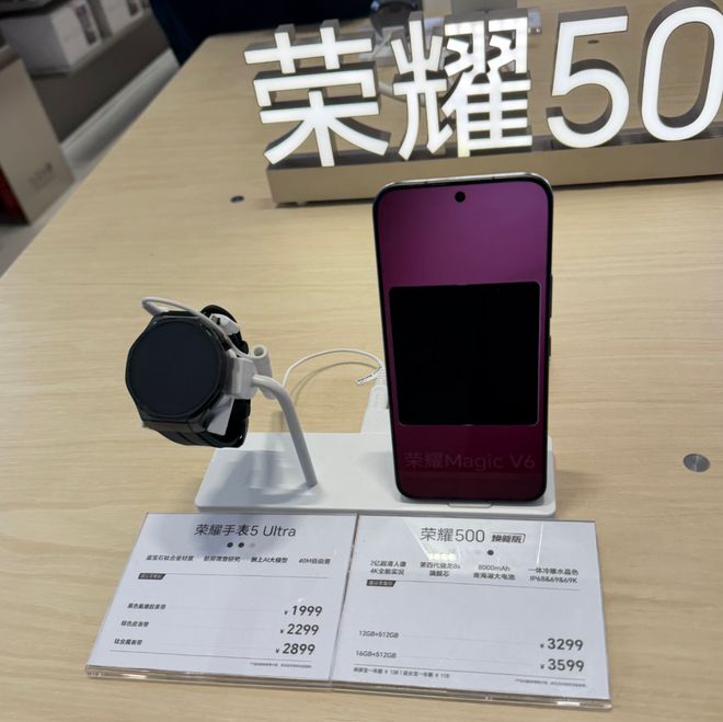 实探手机涨价潮:荣耀、OPPO领涨300元起,小米、华为暂未跟进,千元机加速退场(1) 实探手机涨价潮:荣耀、OPPO领涨300元起,小米、华为暂未跟进,千元机加速退场(1)